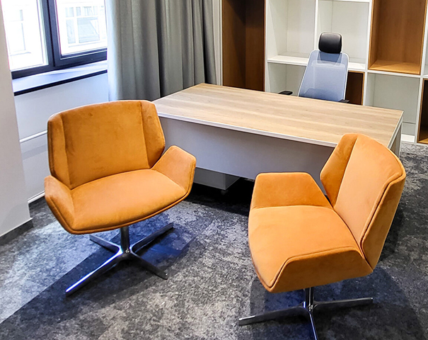 Кресло Overtime с низкой спинкой на крестовине без колес