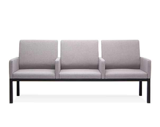 Диван трехместный Norman с подлокотниками между сиденьями