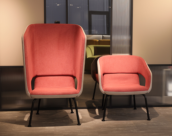 Кресло Atlantis с низкой спинкой на металлических ножках