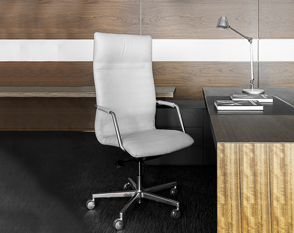 Офисное кресло Toledo с высокой спинкой на крестовине с колесами