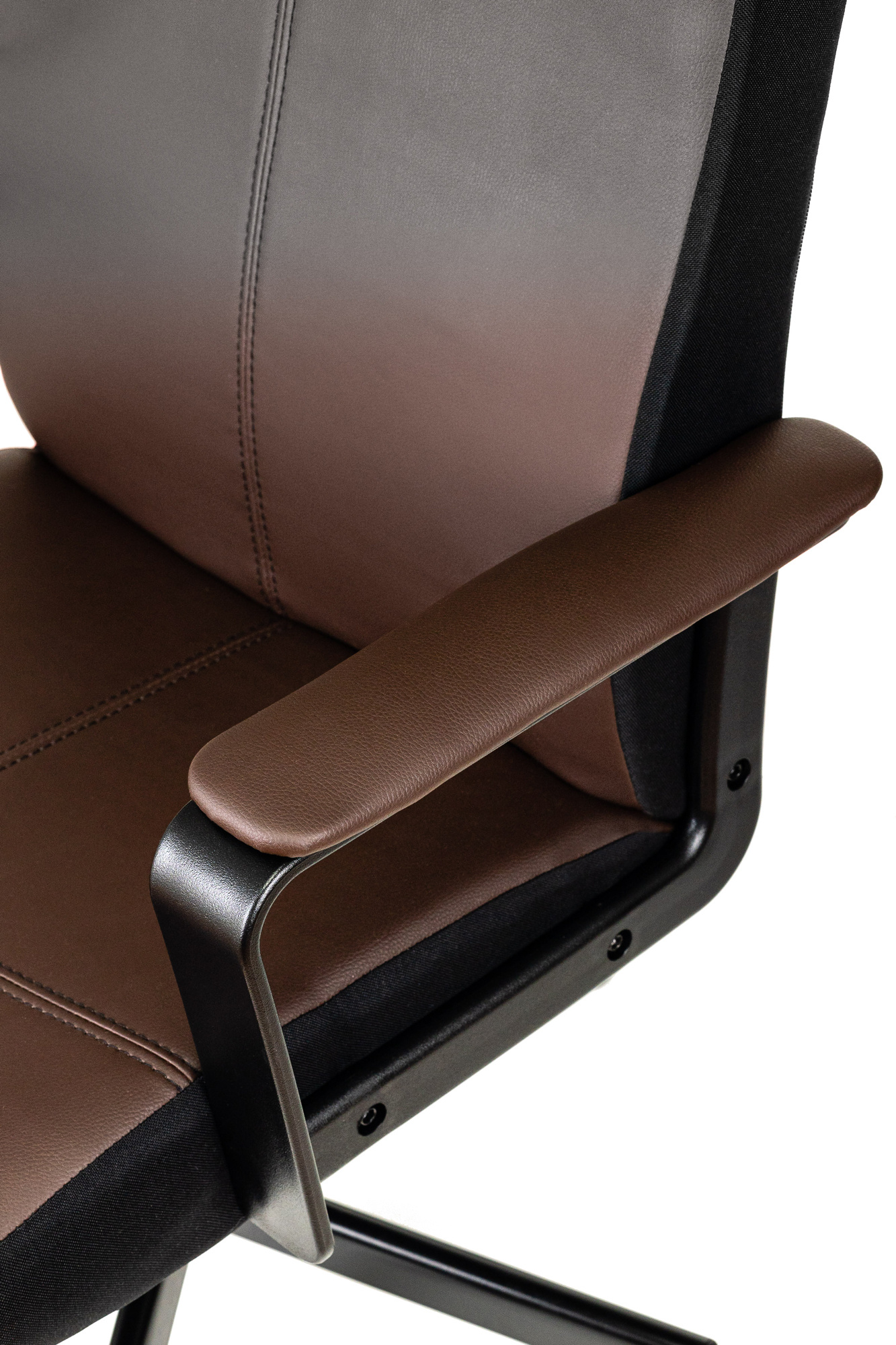 Кресло руководителя Бюрократ DOMINUS