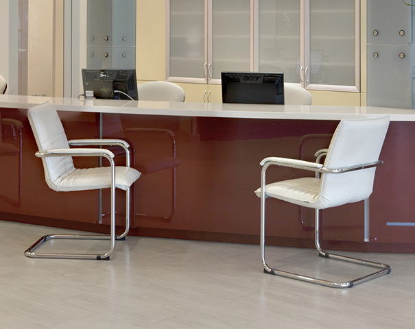 Кресло Sindy с низкой спинкой на полозьях