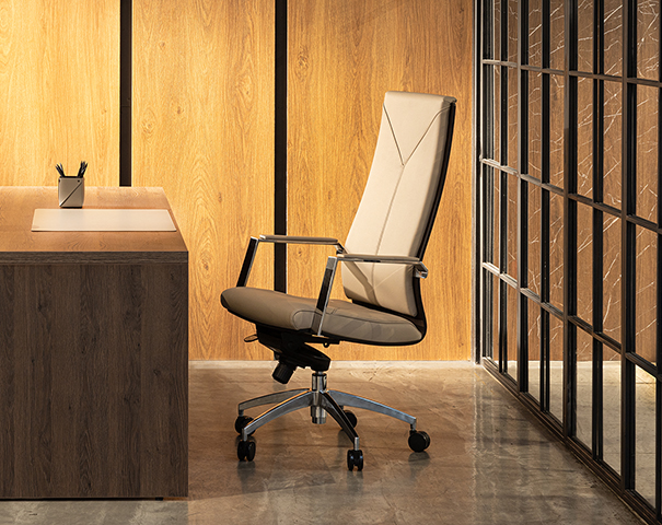 Офисное кресло Forma с высокой спинкой на крестовине с колесами (По запросу)