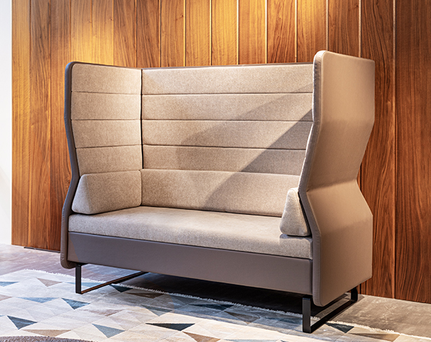 Диван двухместный Toolip с высокой спинкой