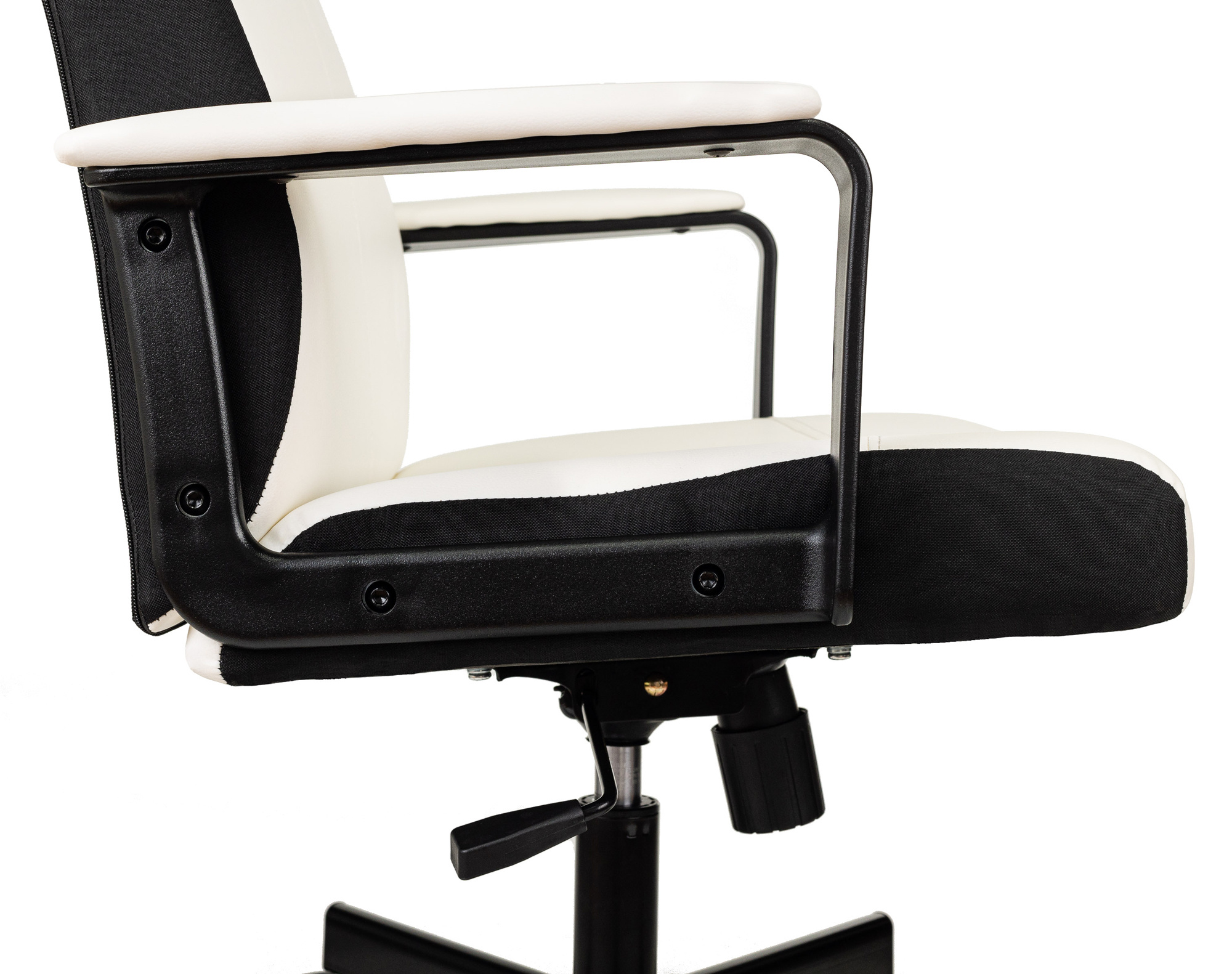 Кресло руководителя Бюрократ DOMINUS