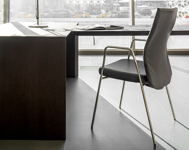 Кресло Eclipse с низкой спинкой на хромированных ножках