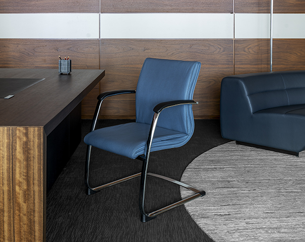 Кресло Bern с низкой спинкой на полозьях