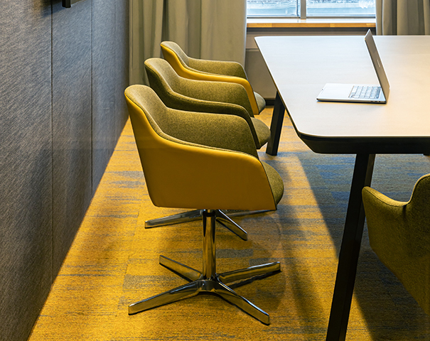 Кресло Light на крестовине без колес