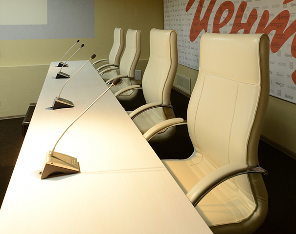 Офисное кресло Chick с высокой спинкой на крестовине с колесами