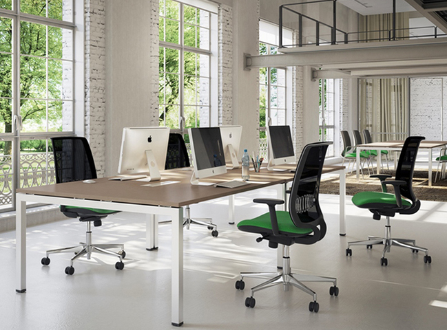 Офисное кресло Target на крестовине с колесами