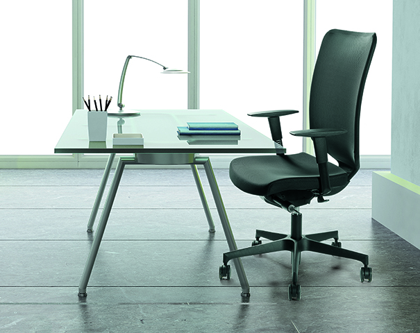 Офисное кресло Flex с высокой спинкой под обивку на крестовине с колесами