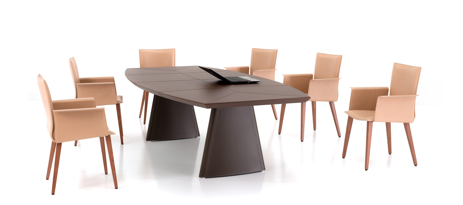 Стол для переговоров Pyramid