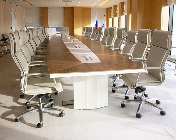 Офисное кресло Bern с высокой спинкой на крестовине с колесами