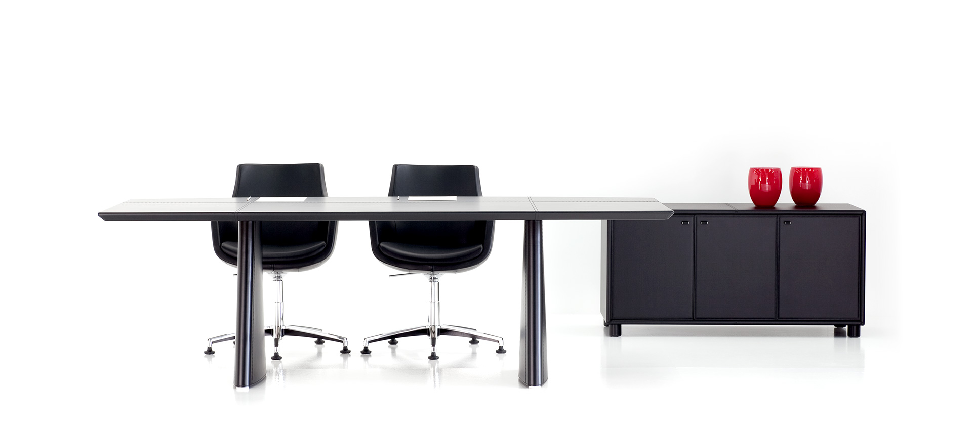 Стол для переговоров Pyramid