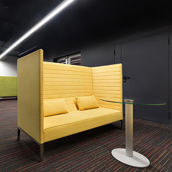 Диван трехместный Shelby с высокой спинкой