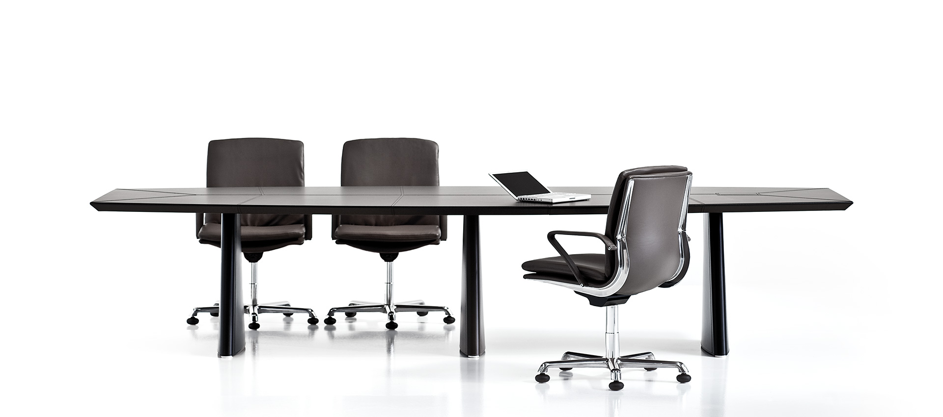 Стол для переговоров Pyramid